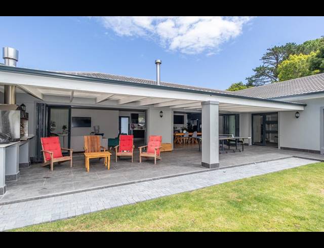 4 BEDROOM PROPERTY TO RENT IN CONSTANTIA